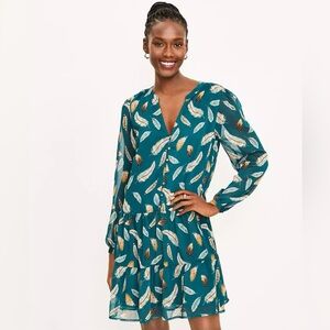 Loft Women’s Green Feather Print Drop Waist Shirt Drees  Size Medium. NWT